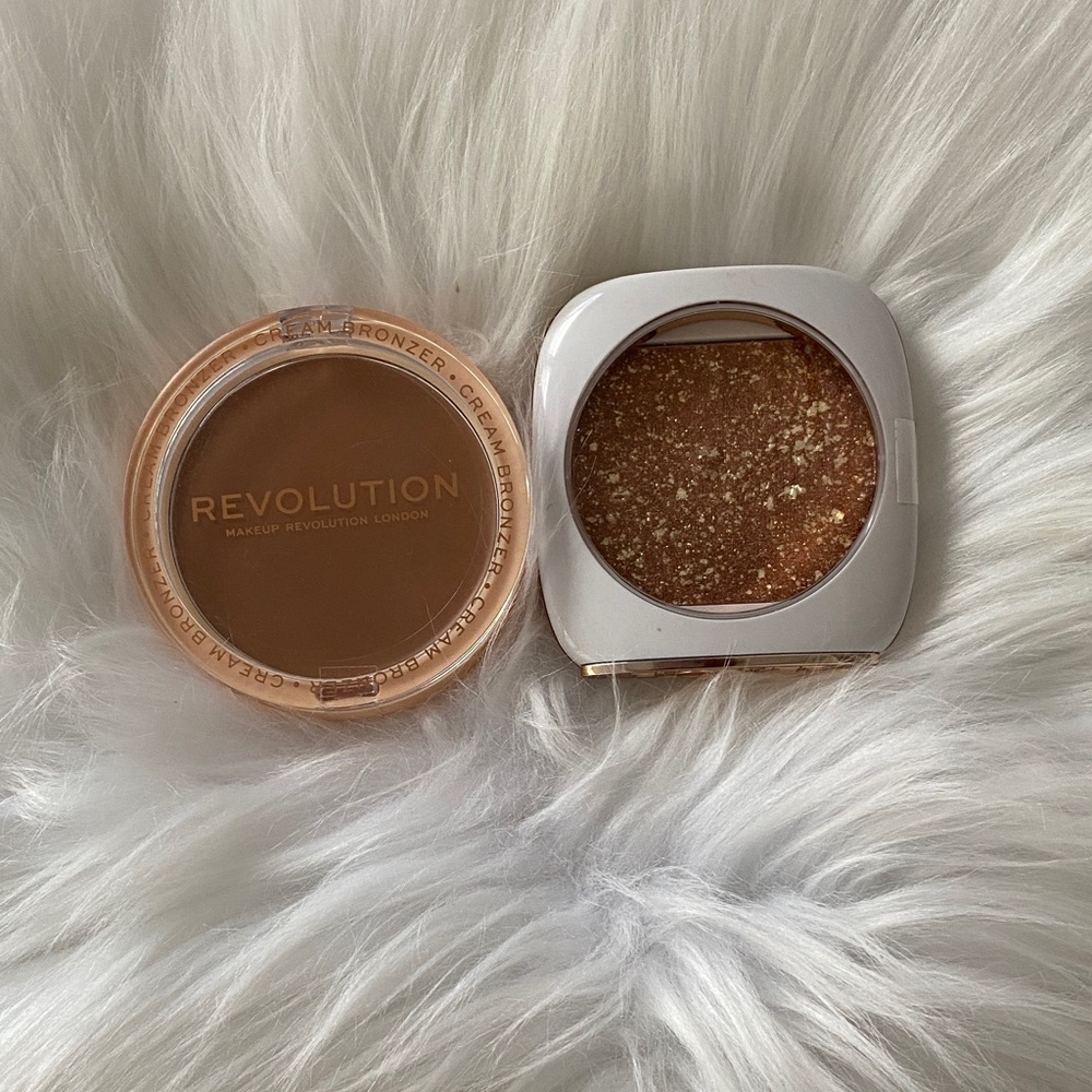 Revolution Duo Bronzer / flower highlighter — Matte Brown & Shimmery Gold